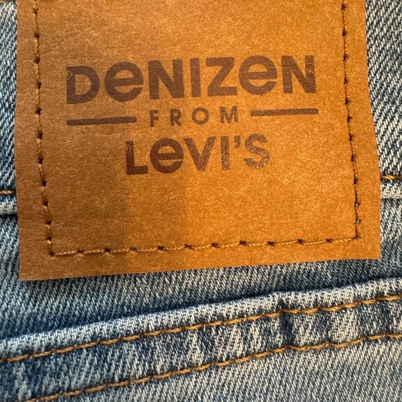 Denizen from Levi's Boyfriend Light Blue Distressed Cuffed Jeans Size 8 / W29 - Picture 6 of 11